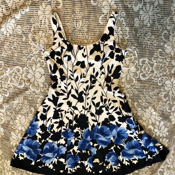 Jessica Howard Blue and White sleeveless Dress - Picture 1 of 7